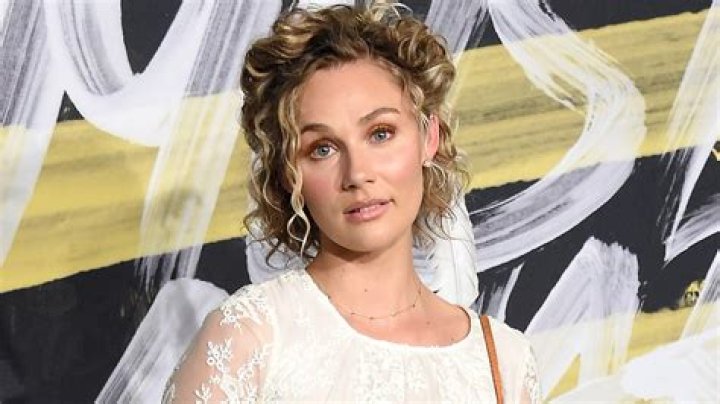 Clare Bowen Biography, Age, Height, Husband, Net Worth, Family