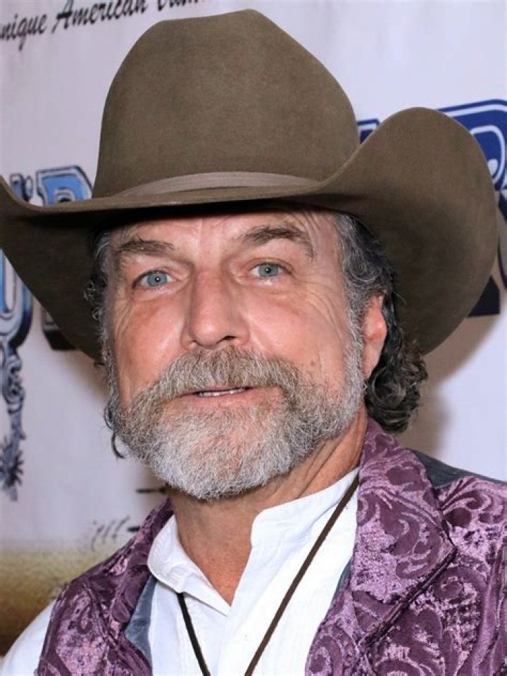 Darby Hinton Biography, Age, Height, Wife, Net Worth, Family