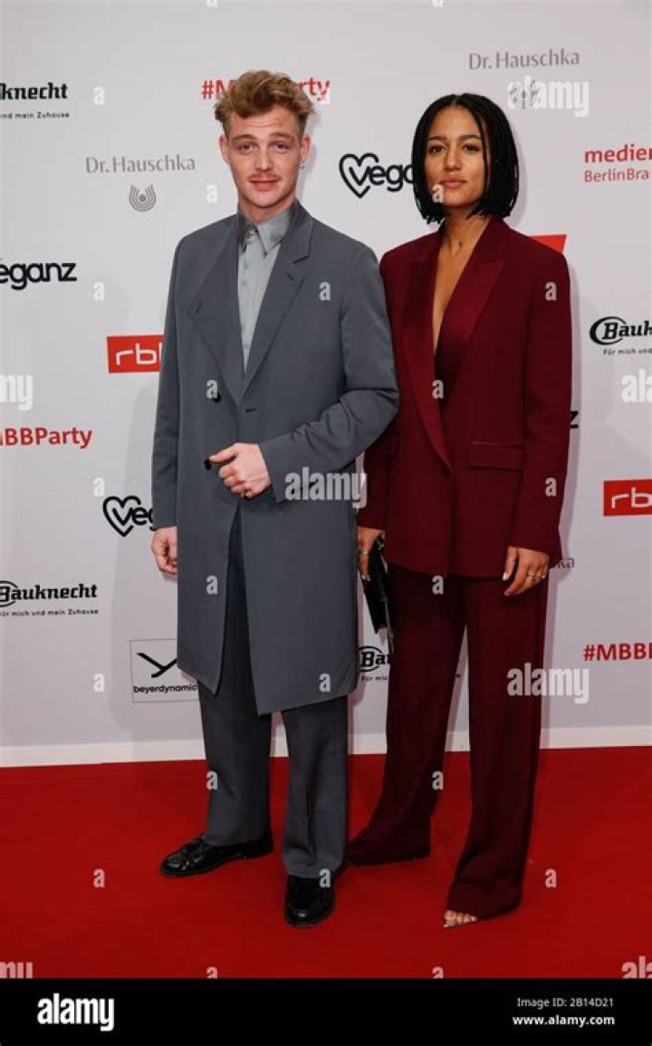 David Schutter Biography, Age, Height, Wife, Net Worth and Family