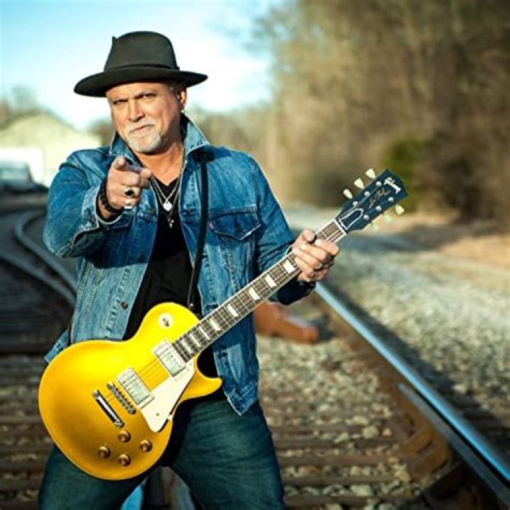 Derek St. Holmes Biography, Age, Height, Wife, Net Worth, Family