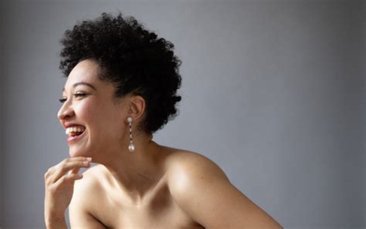 Julia Bullock Biography, Age, Height, Husband, Net Worth, Family