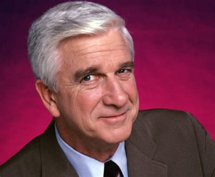 Leslie Nielsen biografía, edad, altura, esposo, net worth, familia