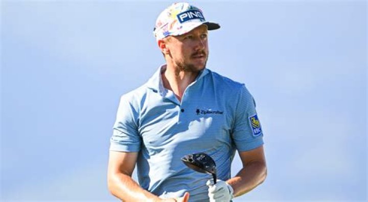 Mackenzie Hughes Biography, Age, Height, Wife, Net Worth, Family