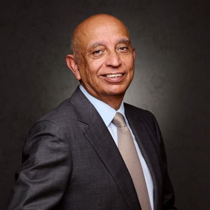 Nitin Khanna Biography, Age, Height, Wife, Net Worth, Family