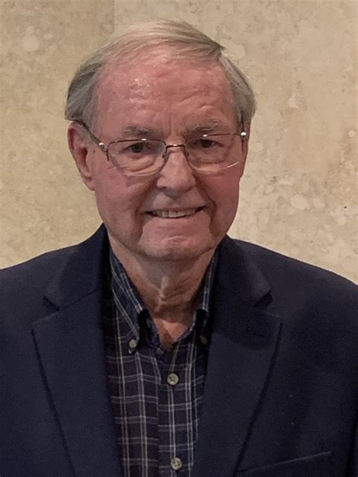 Robert Bass Biography, Age, Height, Wife, Net Worth and Family